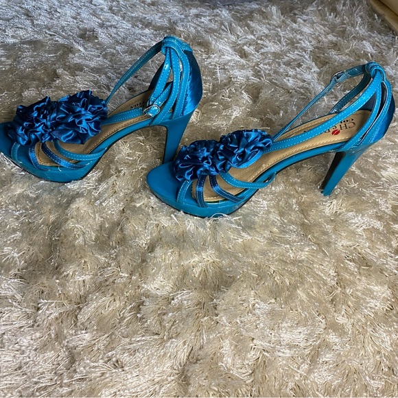 Cherish Collection by Elegant Footwear Teal Heel with Satin Rosettes Size 9 - Picture 5 of 8